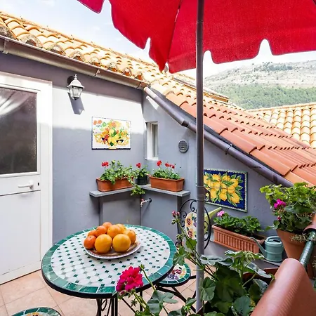 Tulip Old Town Guest house 3*