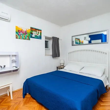 Guest house Tulip Old Town 3*