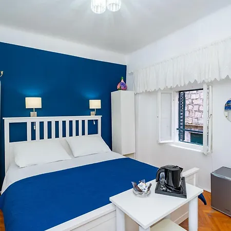 Guest house Tulip Old Town 3*