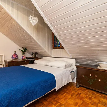 Tulip Old Town Guest house 3*