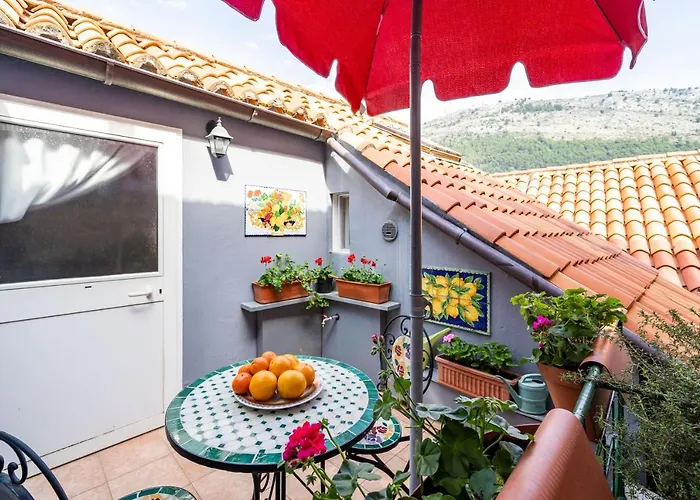 Tulip Old Town Casa de hóspedes 3*