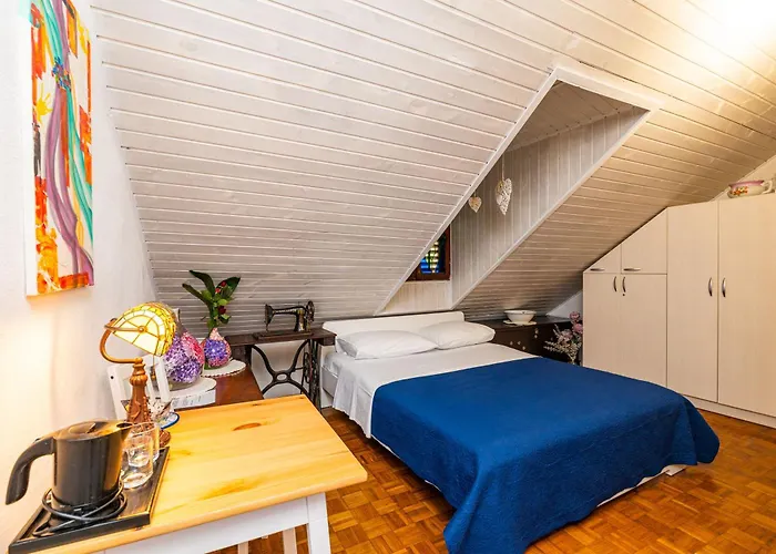 Tulip Old Town Casa de hóspedes 3*