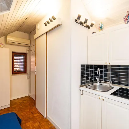 Πανσιόν Tulip Old Town 3*